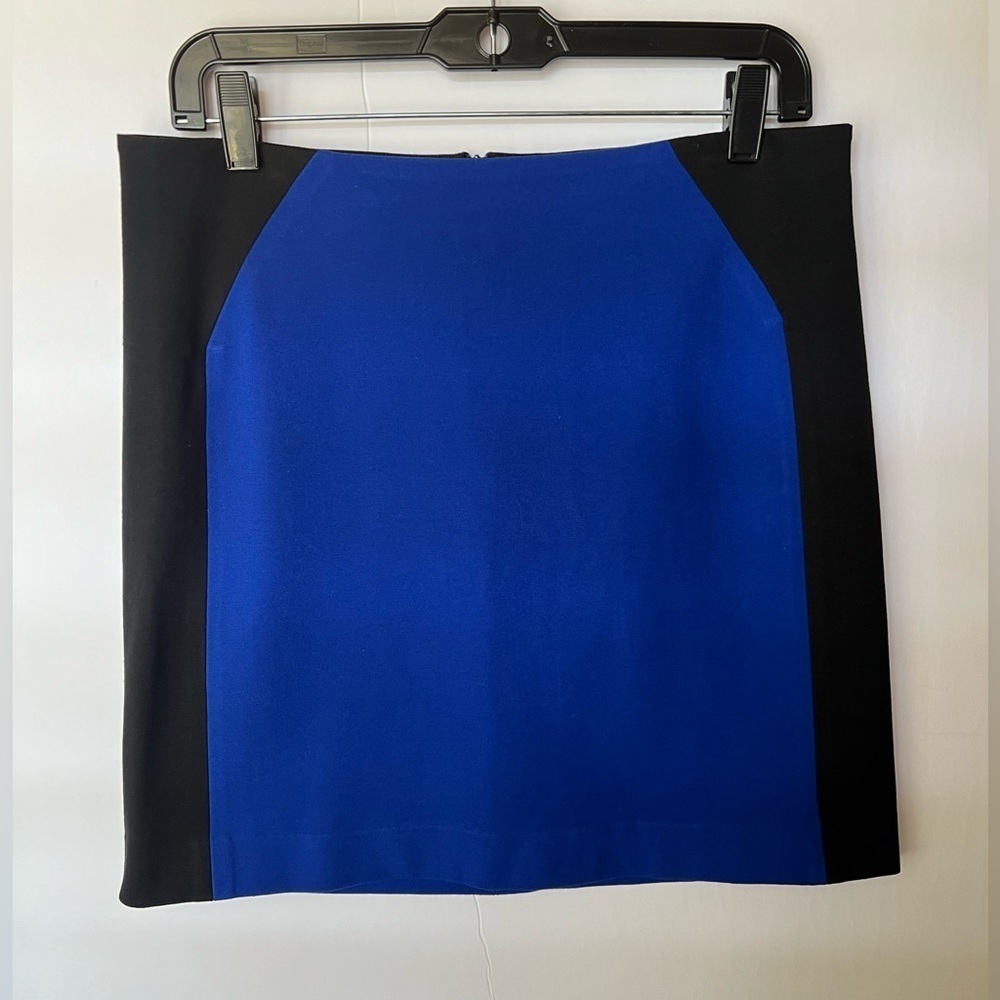 ANN TAYLOR BLUE AND BLACK ELASTIC WAIST SKIRT.